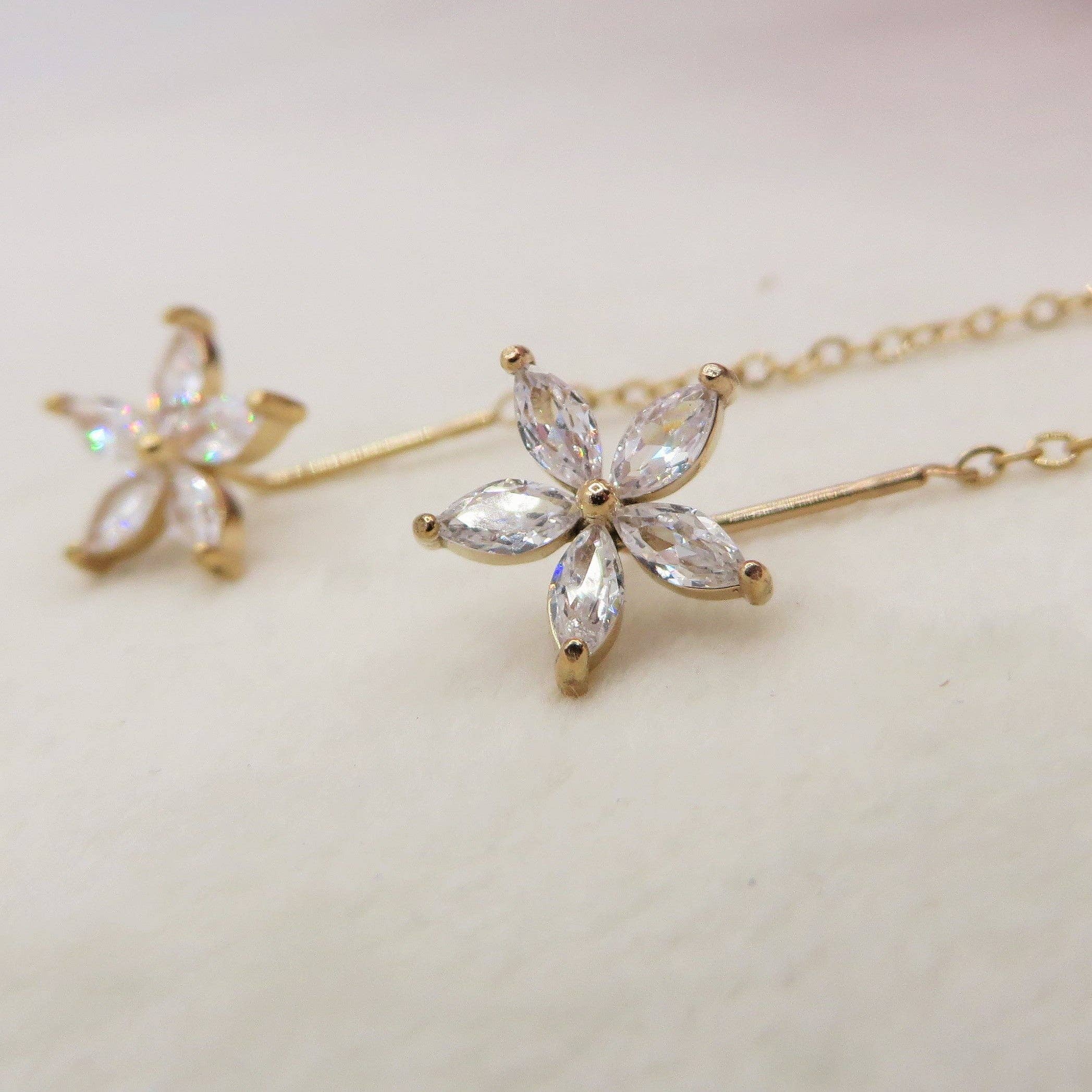 Daemon srls - Vente Boucles d'oreilles pendantes - THALIA Boucles d'oreilles pendantes à fleur - Acier inoxydable ~ PAIRE Boucles d'oreilles fil pendantes avec zircon cubique - Fil d'oreille - Pendantes1