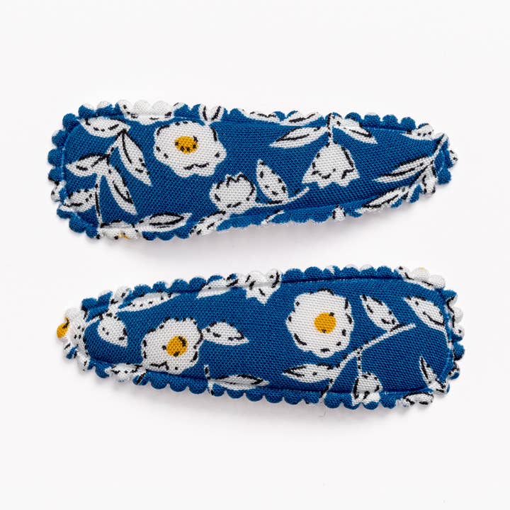 Johanna Blå & Hvid Blomster Hårspænder for engroshandel hos Frankie & Claude
