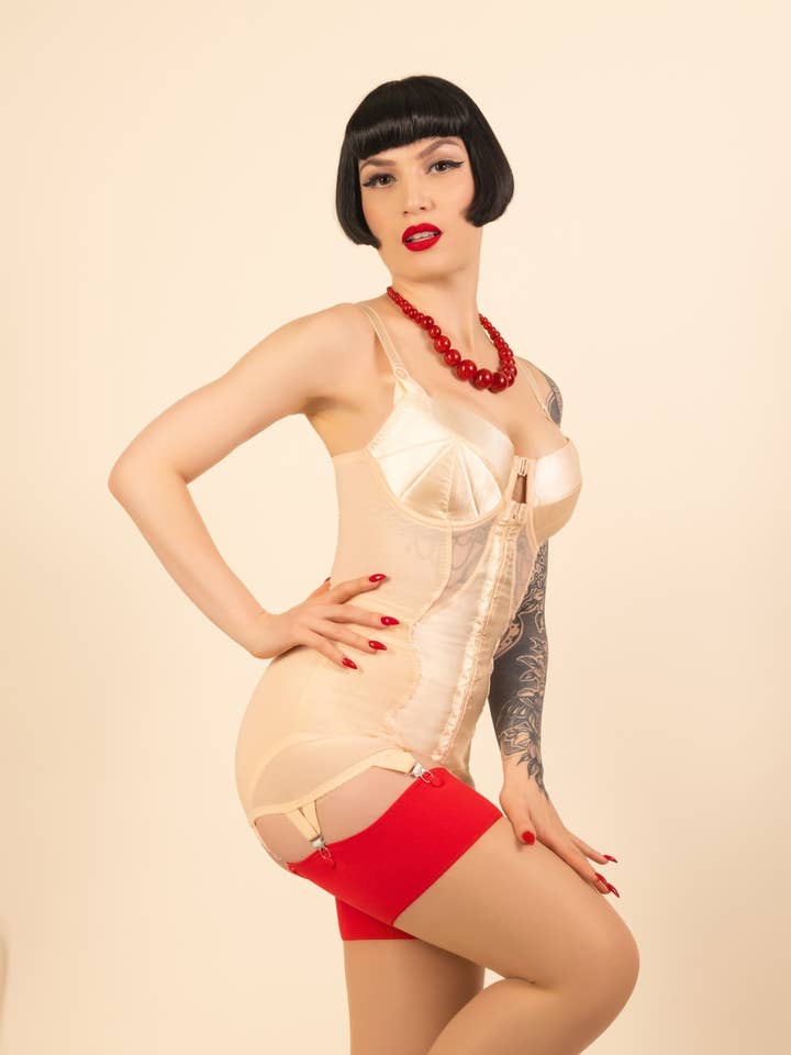 What Katie Did – wholesale Corset – Women′s – Corselette Glamour Nouveau L30218