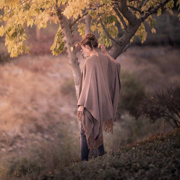 Ruana Incahuasi for engroshandel hos Casa Cordillera