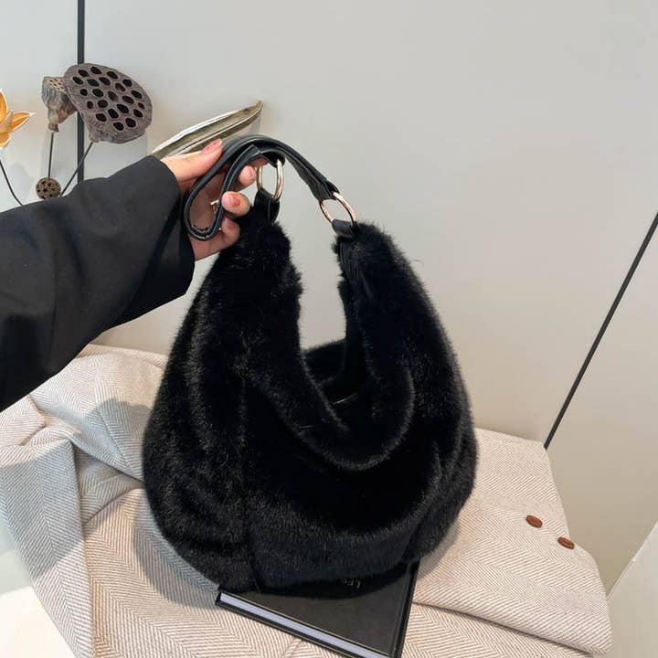 ACCITY - Wholesale Shoulder Bag - Women's - WINTER LARGE CAPACITY SINGLE SHOULDER PLUSH BAG_CWAB3915