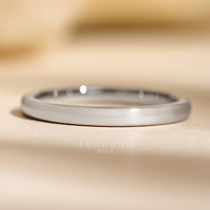 Anello in tungsteno in argento, finitura lucida, 2 mm per la vendita all'ingrosso da parte di Redwood Rings