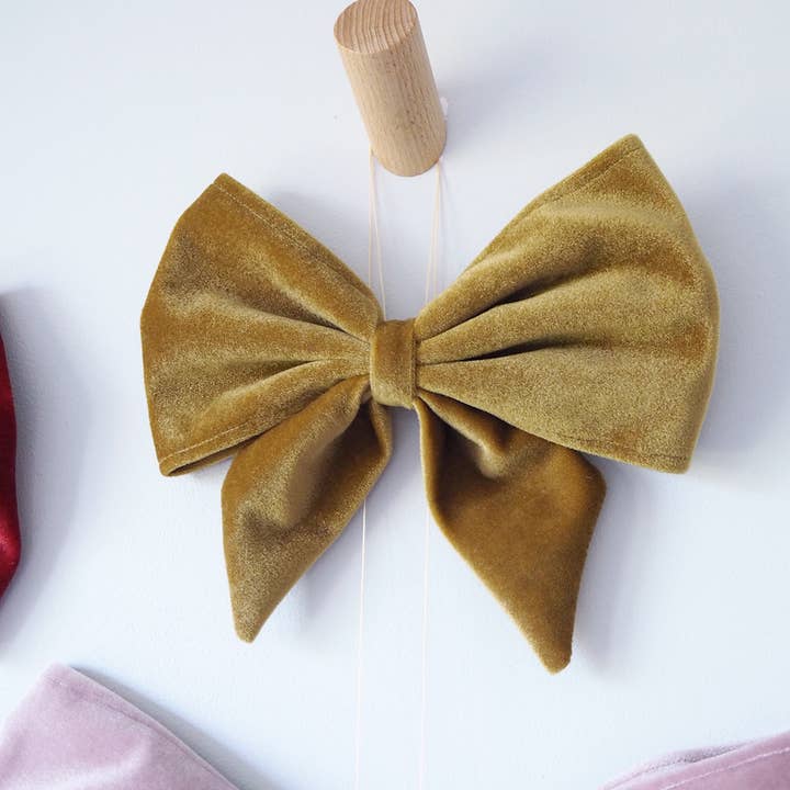 Small Velvet Door or Wall Bow for wholesale by Brown Betty Blue