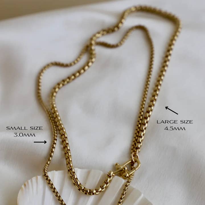 GOLD NOVA ROUND BOX CHAIN NECKLACE for wholesale on Faire