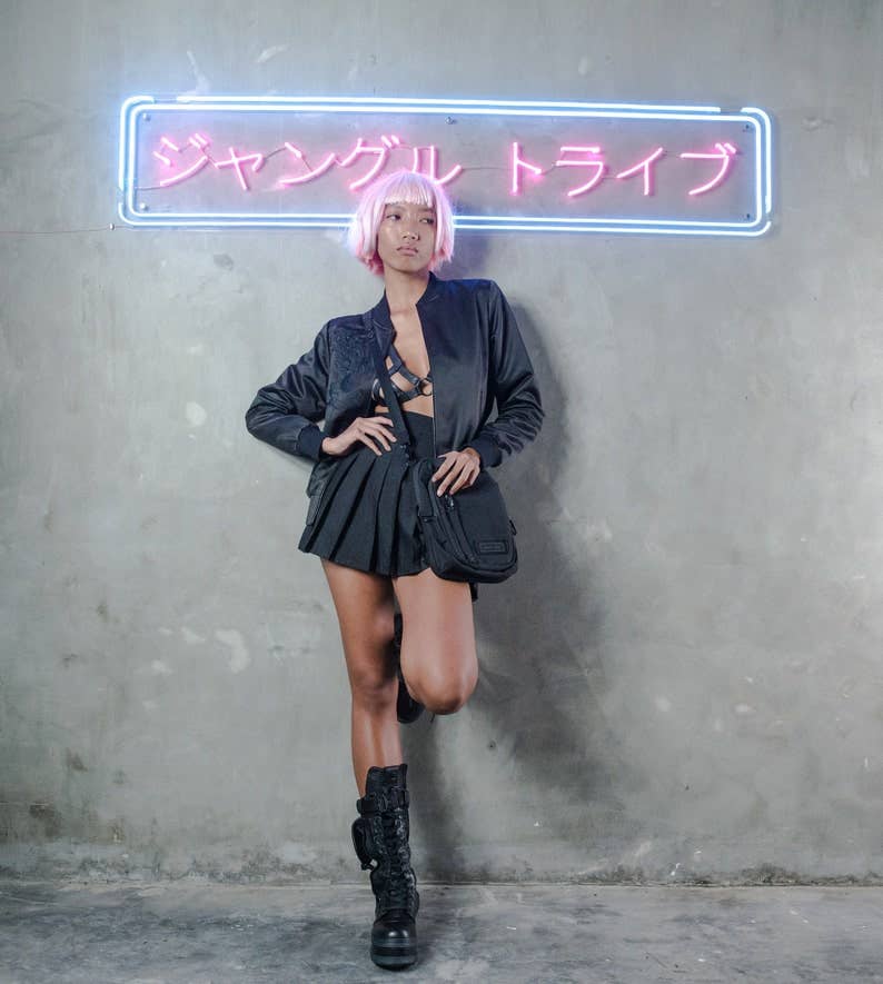 JUNGLE TRIBE - Wholesale Crossbody Bag - Women's - Neo Pack IPAD 2.0 Black Backpack and Multi Purpose Sling bag Leg Purse Cross body bag7