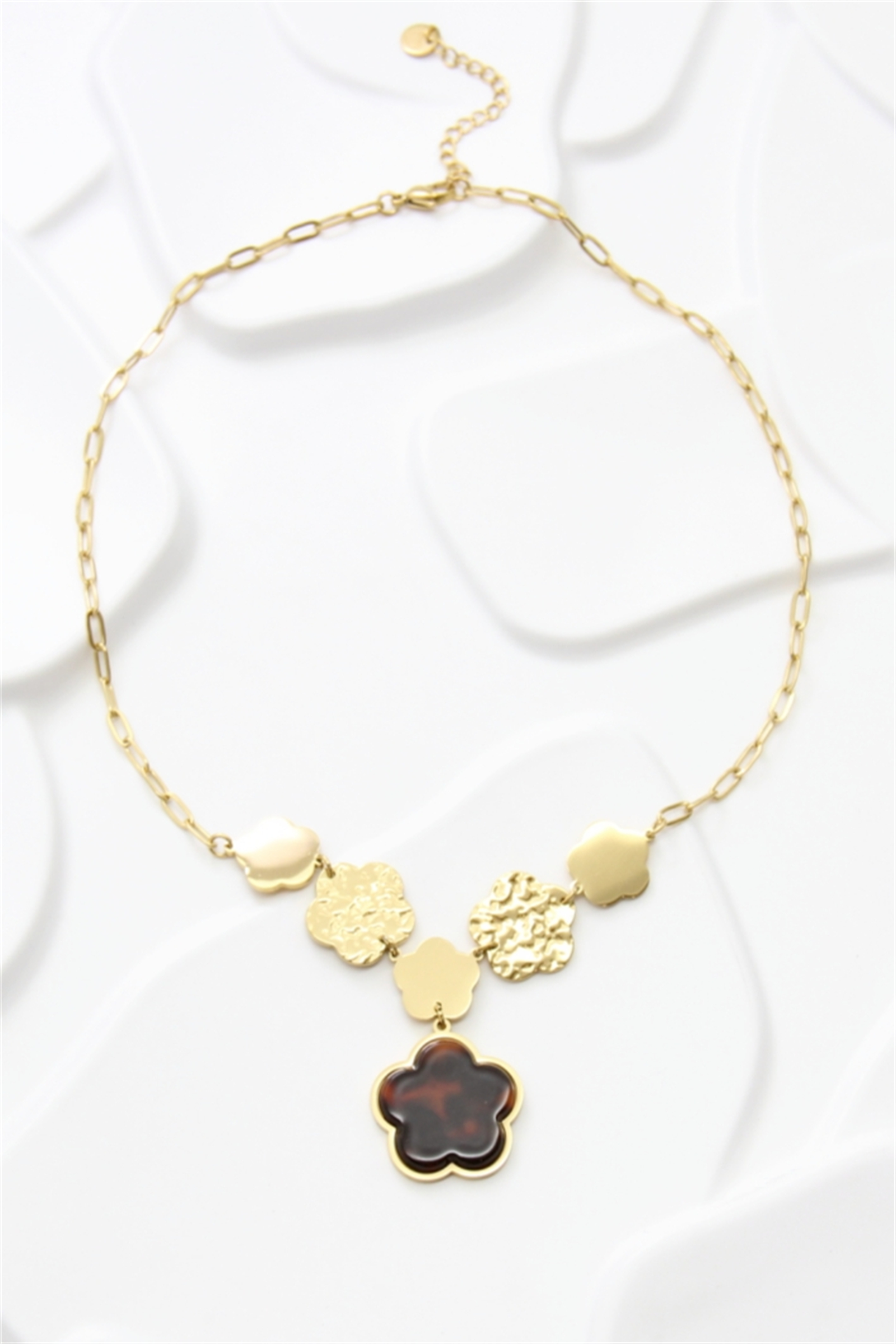 Gold Vergoldete Halskette mit Blume aus Harz und Edelstahl für den Großhandel auf Faire1