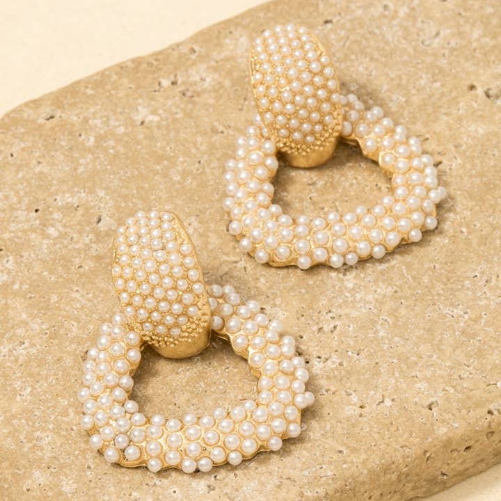 Orecchini a cerchio con battente porta tempestato di perle per la vendita all'ingrosso da parte di Anarchy Street