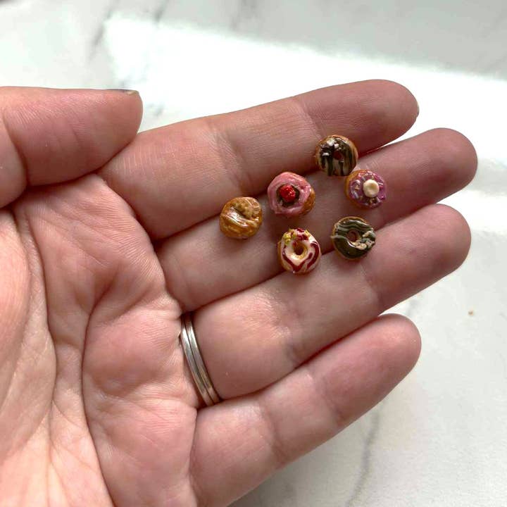 PrettySpookyDesigns - Wholesale Doll accessory kit – Kids - Miniature dolls house donut box : Polymer clay donuts 1 / 122