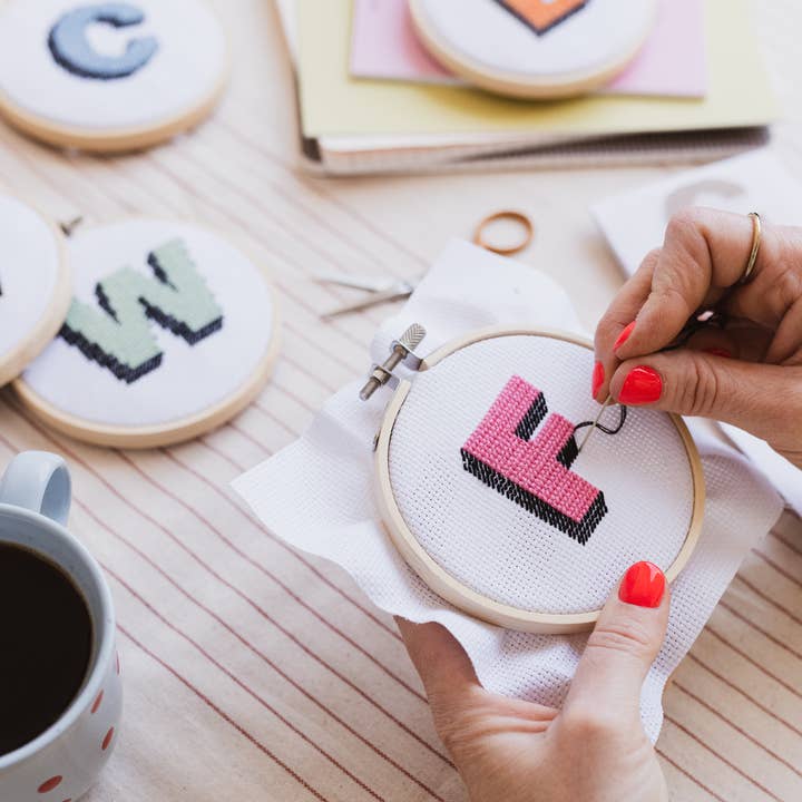 Kit Punto Croce Alfabeto Monogramma con Ombra Portata per la vendita all'ingrosso da parte di Cotton Clara Craft Kits & Supplies