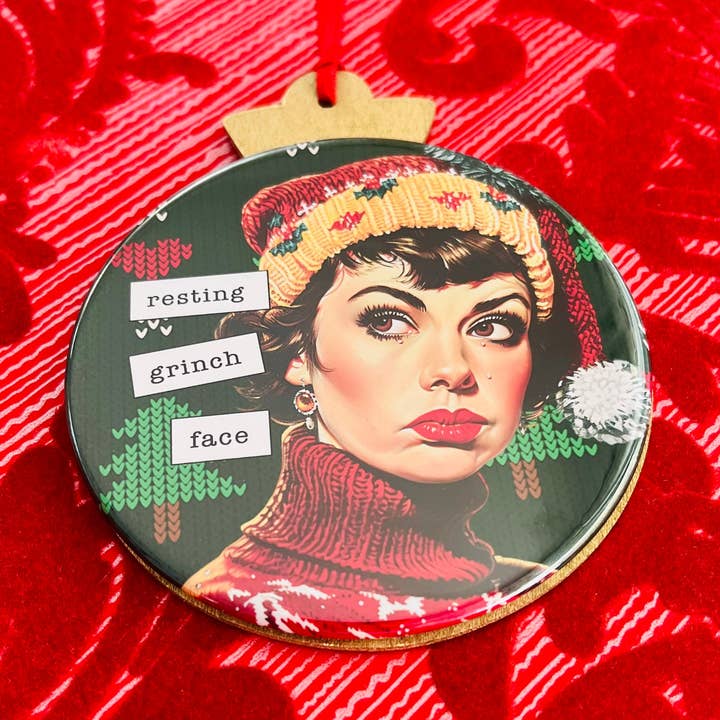 Visage de Grincheux au Repos - ORNEMENT DE NOËL VINTAGE POUR FEMMES pour la vente par Stuck On Joy