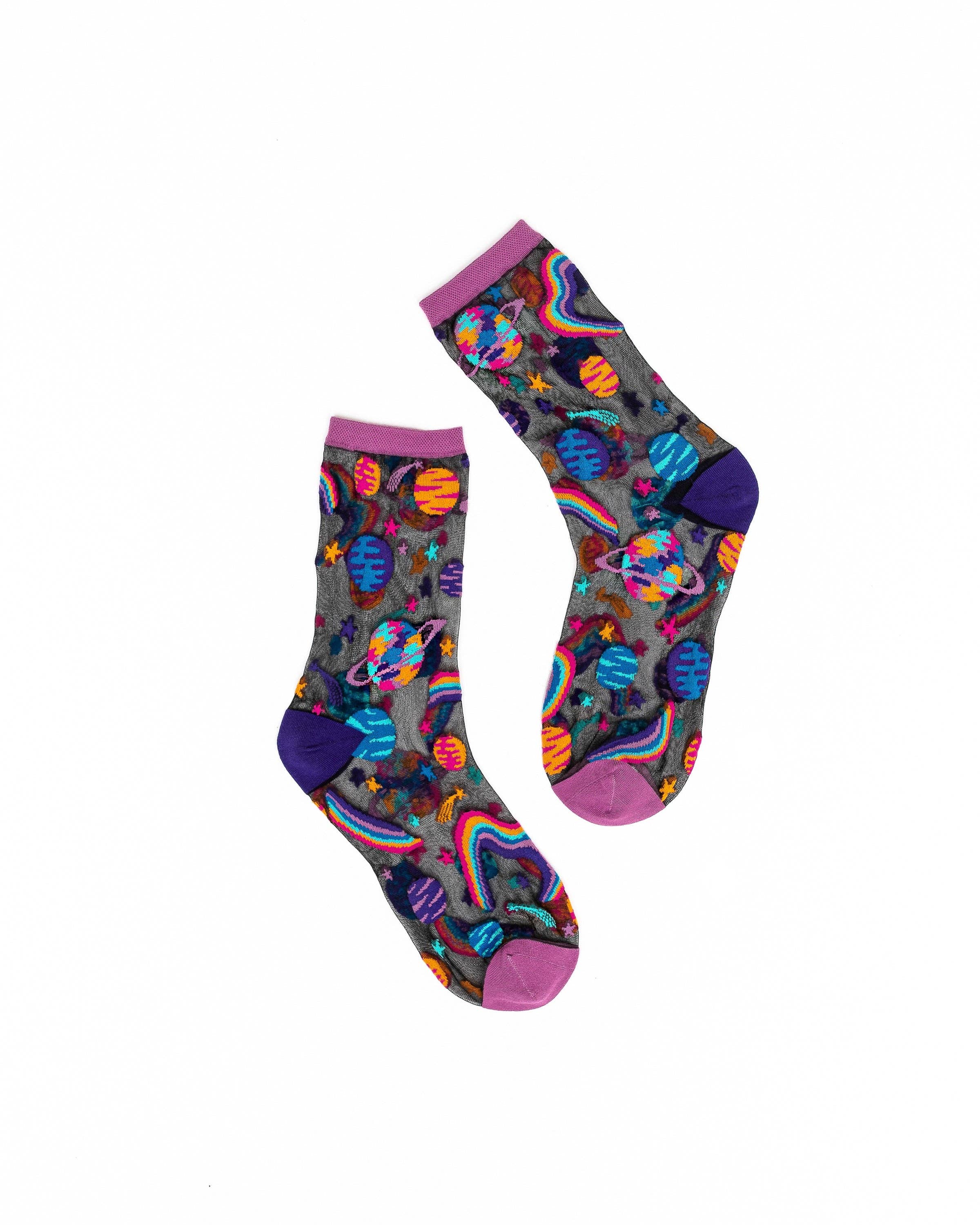Sock Candy – Großhandel Socken – Damen – Sheersocken mit Pop-Art-Planetenmuster in Schwarz1