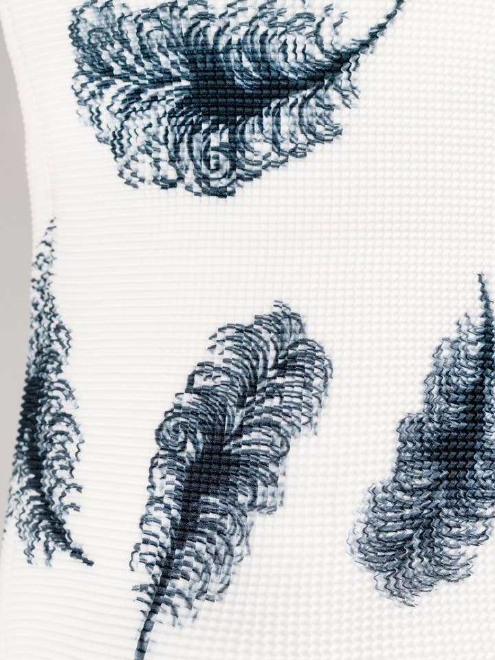 Crème/Noir Top à texture alvéolaire 3D Cosette Feather en vente sur Faire5