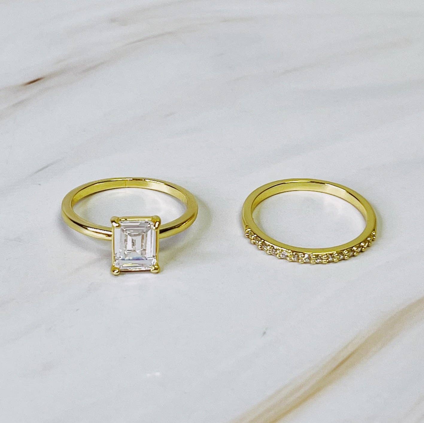 Ellison+Young - Vente Parures de bijoux - Lot de 2 bagues solitaires taille émeraude2