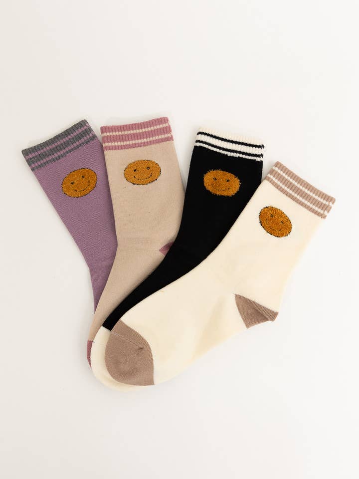 Happy Face geborduurde sokken met ronde hals voor wholesale door Leto Accessories