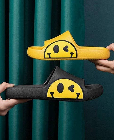 JOSSLYN by wall to wall – Großhandel Pantoletten – Damen – Rutschfeste EVA Komfort-Pantoffeln mit fröhlichem Smiley-Design | 40SP0016