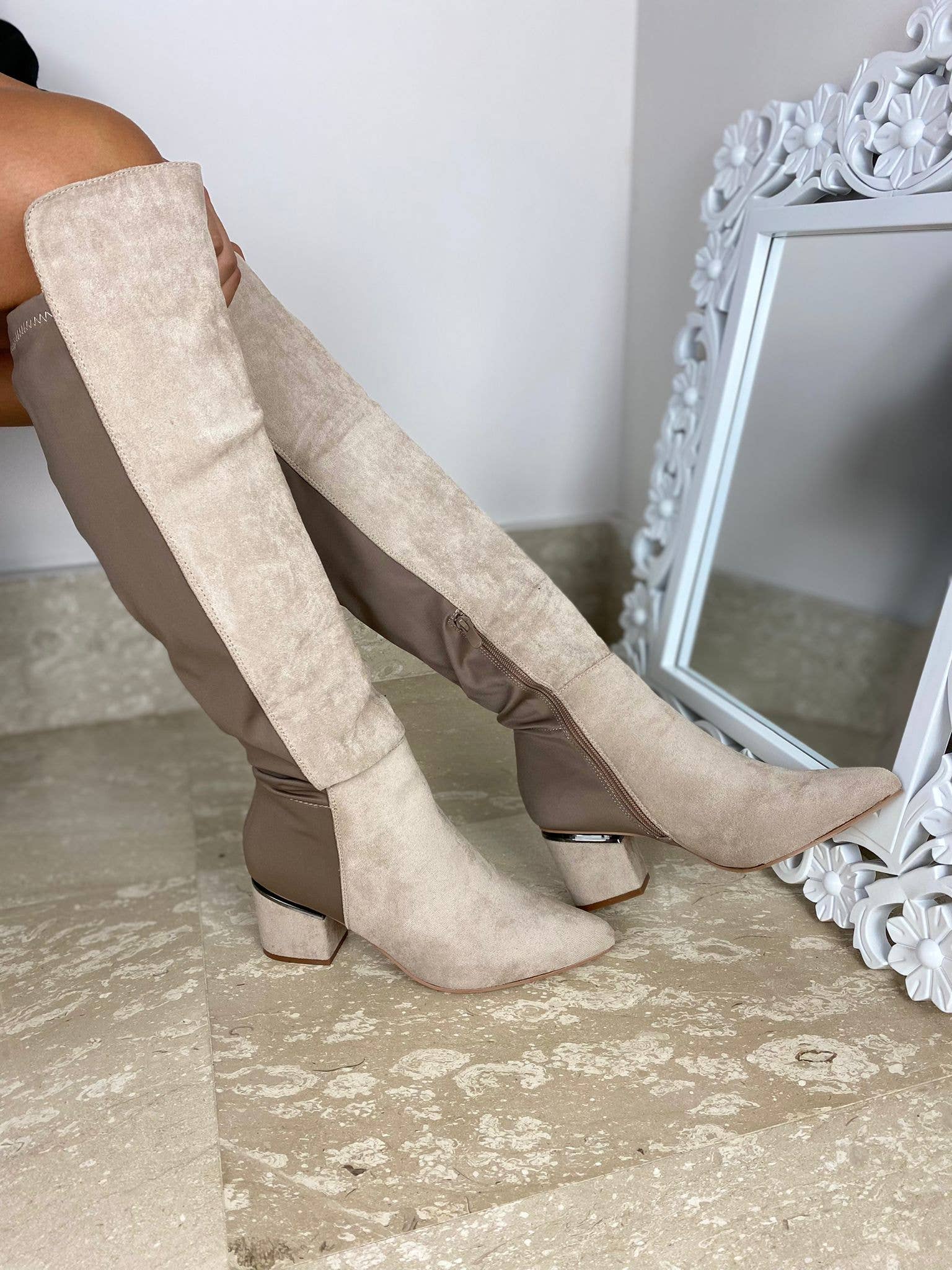 Vera Shop – Engroshandel Støvler - Dame – Elastisk støvle med ruskindseffekt og asymmetrisk elastik10