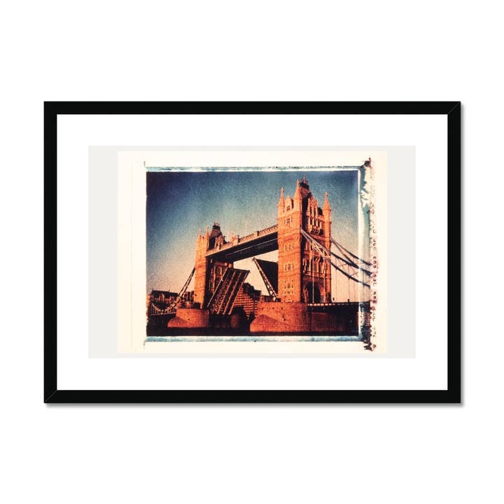 Impressão emoldurada e montada da Polaroid Transfer Tower Bridge em Londres por atacado de Sorbey