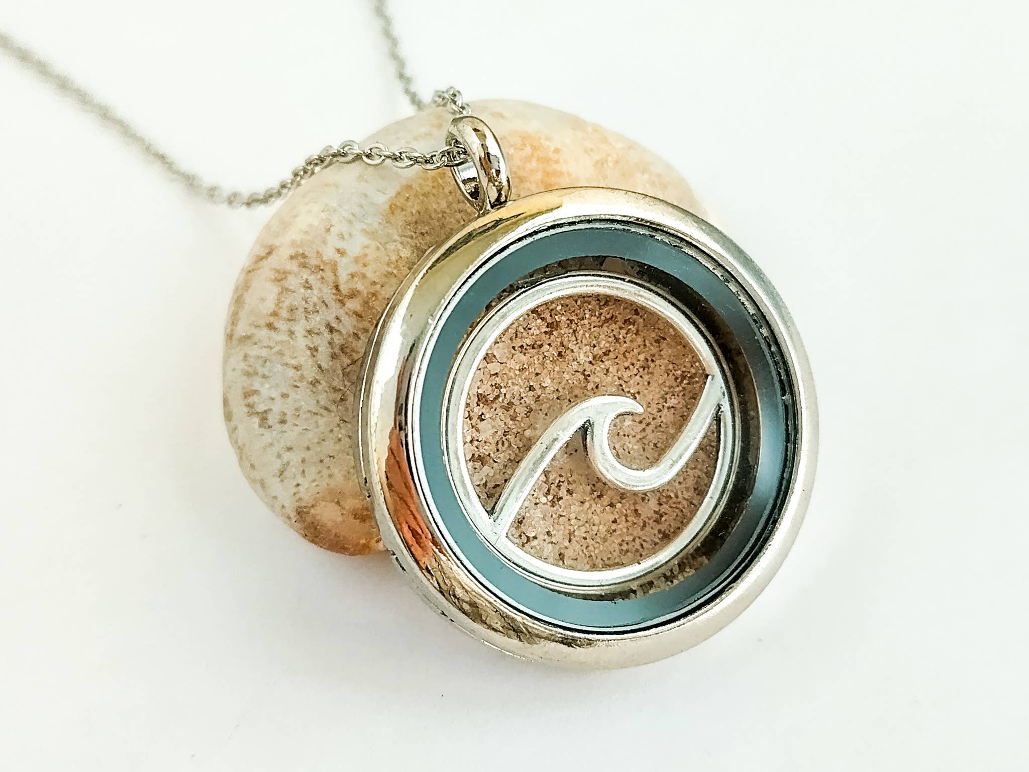 Piccadilly Pendants – Großhandel Medaillon-Ketten – Strand-Sand-Halskette, Halskette in Schachtel1