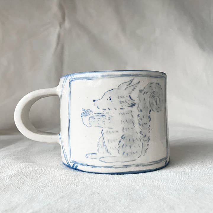 Mug en céramique fait main avec écureuil / Illustration peinte à la main pour la vente par Steph Becker