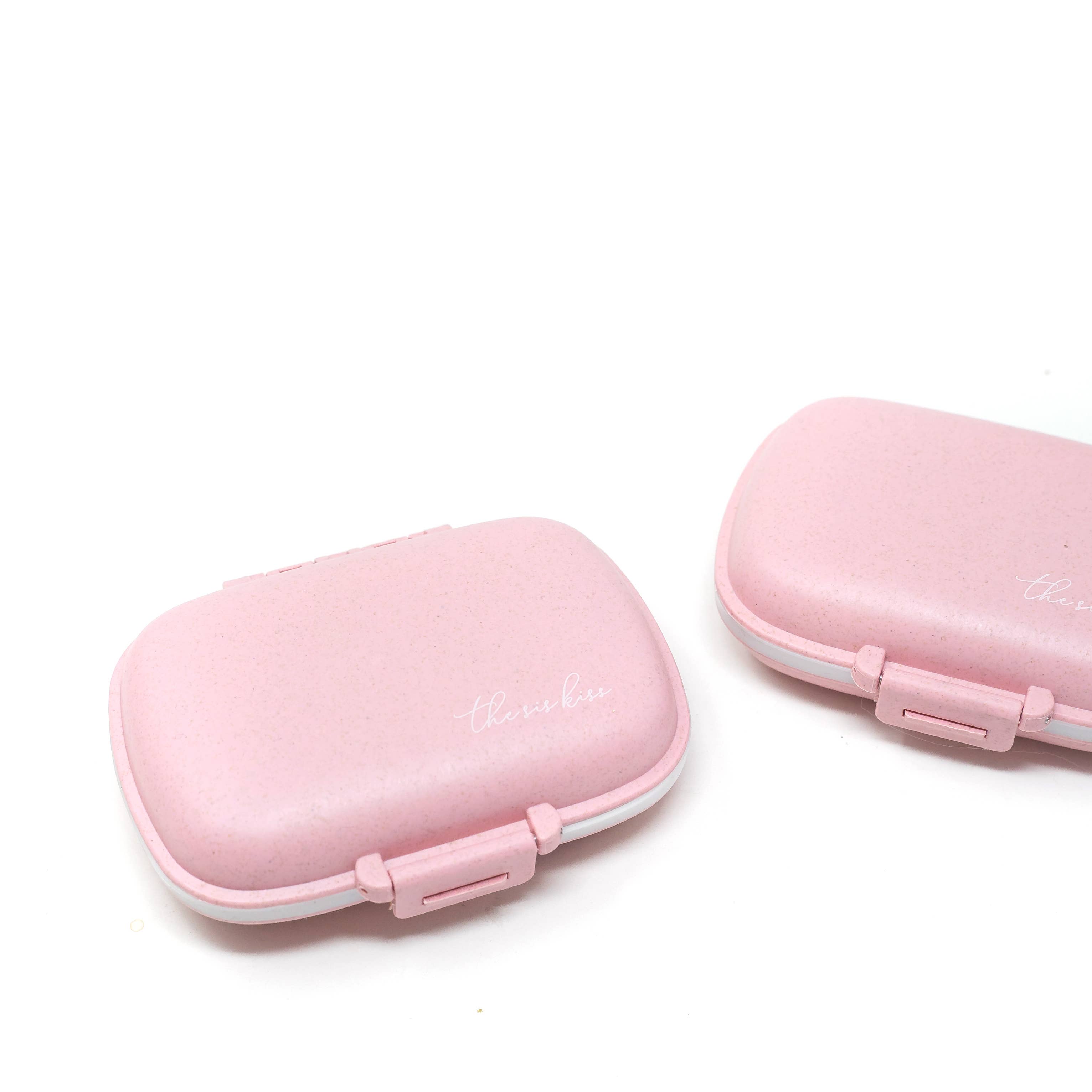 The Sis Kiss – Großhandel Pillendosen – The Pill Box Charm Kit mit Aufklebern5