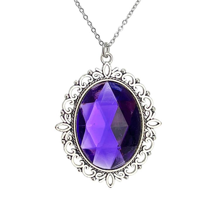 Collier en argent avec pendentif camée violet royal magique pour la vente par UMBRELLALABORATORY