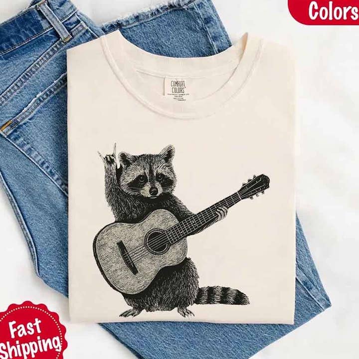 Vaskebjørn spiller guitar, dyr Comfort Colors T-shirt for engroshandel hos Adorb Custom Tees