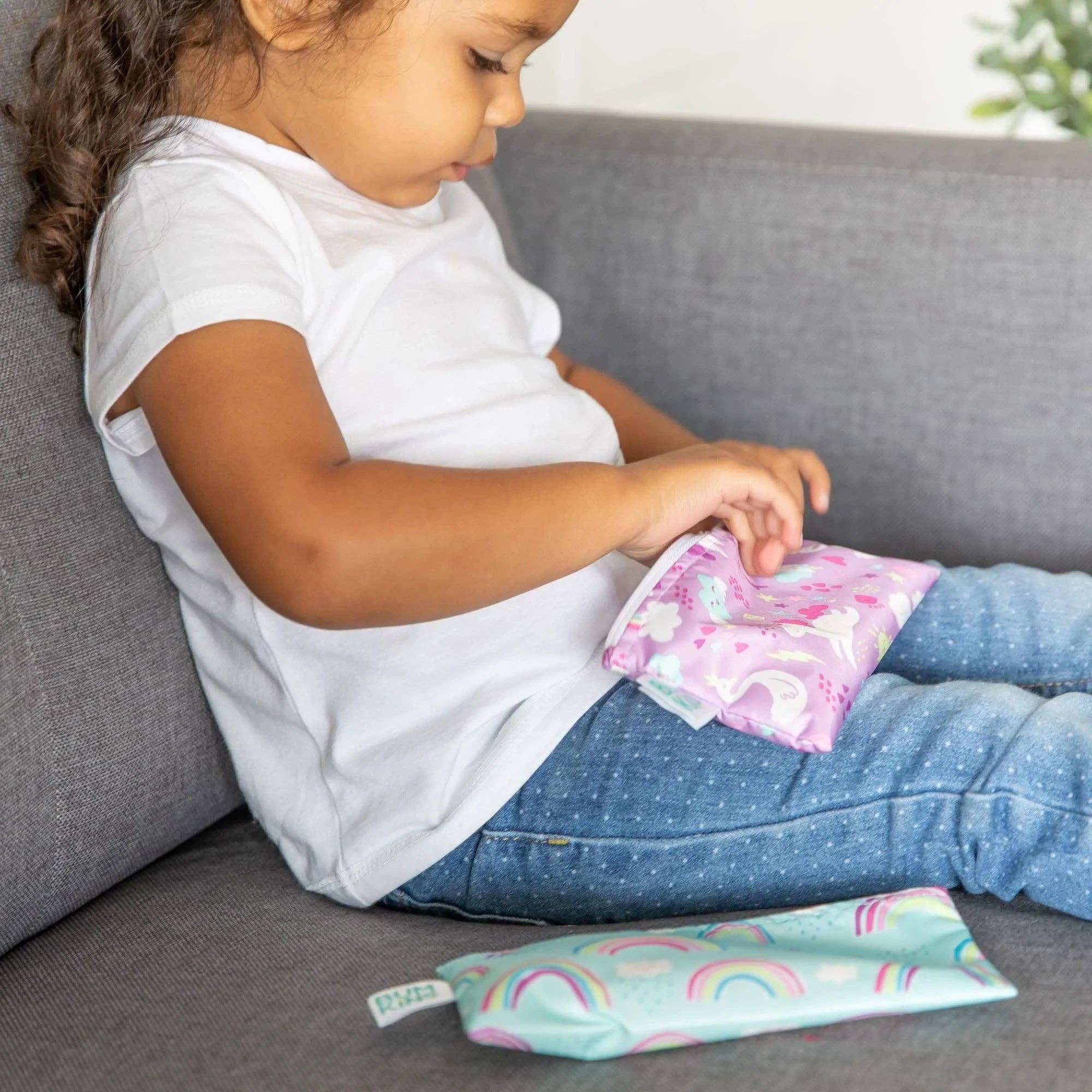 Bumkins - Vente Boîte pour encas – enfant et bébé - Sac à collation réutilisable, petit paquet de 2 : arcs-en-ciel et licornes5