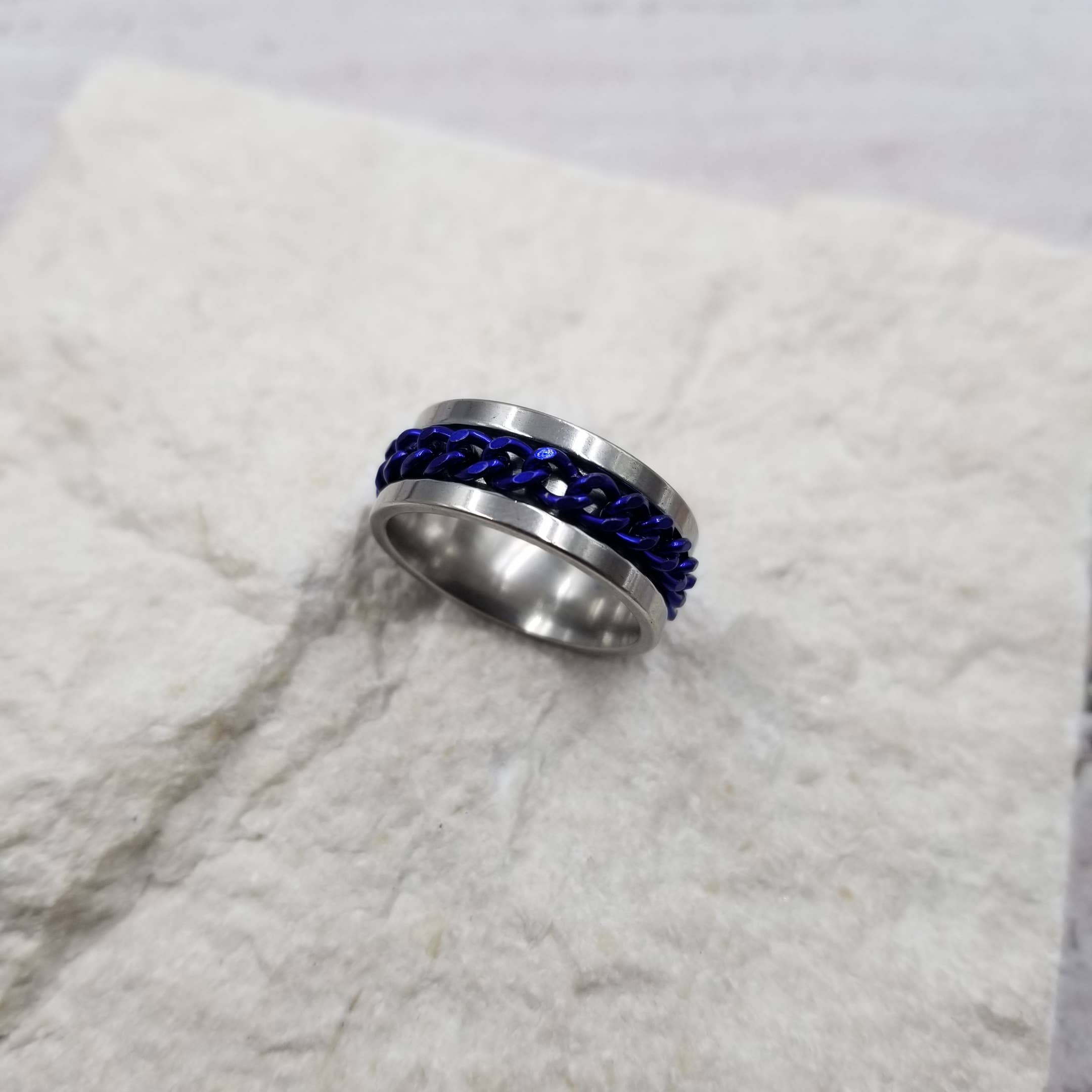 Treasure Wholesale - Venta al por mayor Anillo de banda/apilable - Anillos giratorios de ansiedad con abridor de botellas de cadena giratoria0