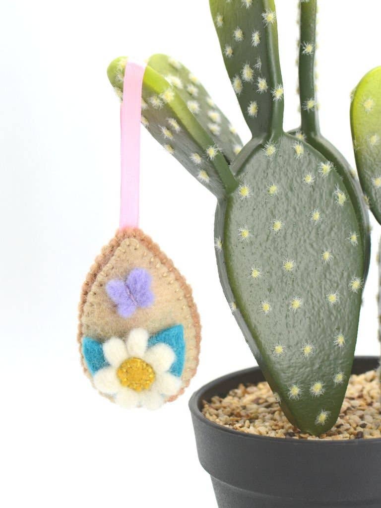 Woollyfelt - Wholesale Decorative Tabletop Object - Easter Felted Egg with White Flower | Set of 103