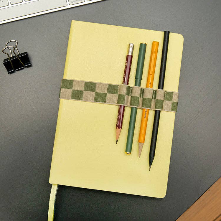Kikkerland Design Inc - Wholesale Pen & Pencil Holder - Green Pen Holder Book Band2