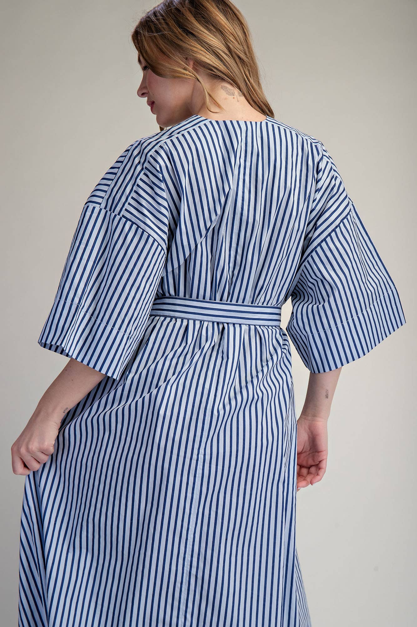 Glam - Wholesale Dress - Women's - Belted Relaxed Stripe Midi Dress10