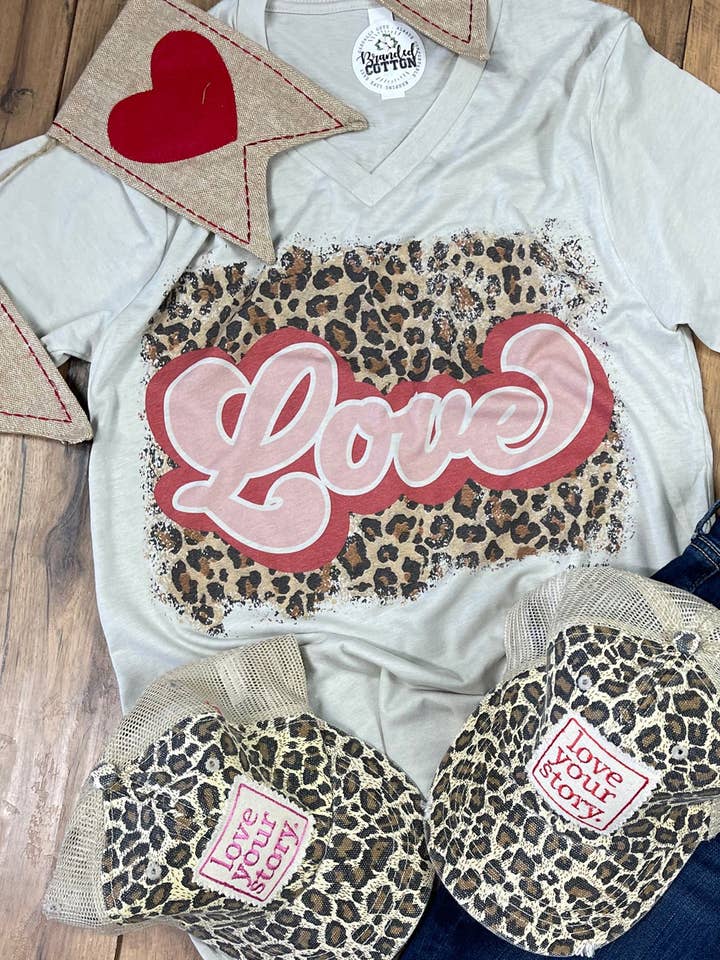 T-shirt Love Leopard pour la vente par Branded Cotton