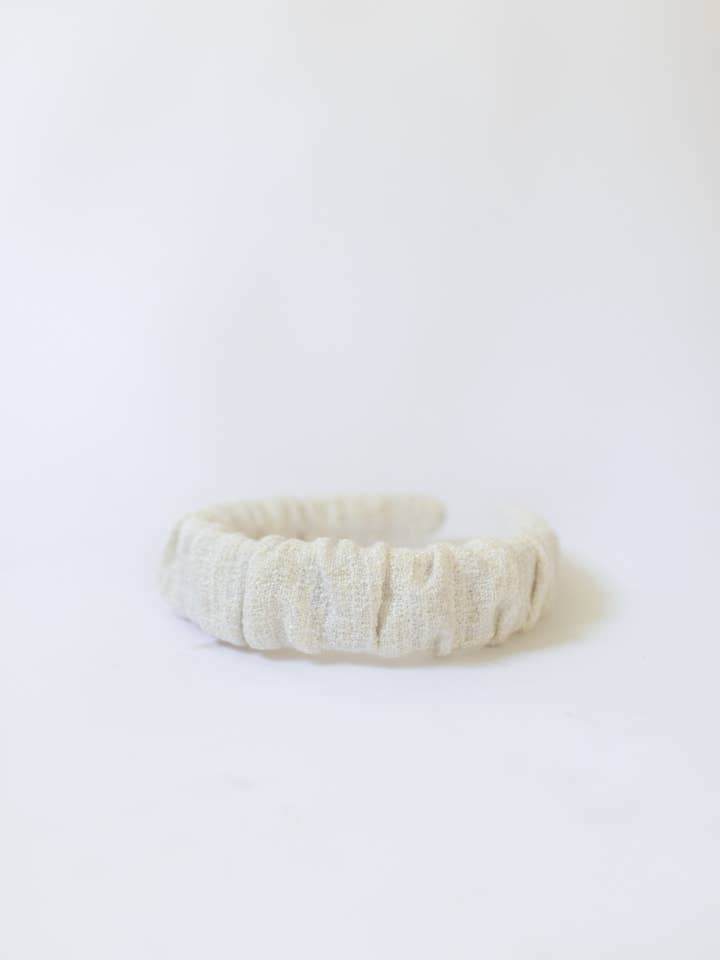 Bandeau Scrunchy blanc cassé pour la vente par Honeybee’s