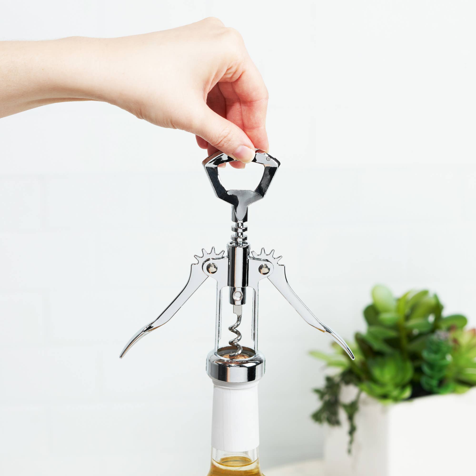 TRUE - Vente Ouvre-bouteille/tire-bouchon - Tire-bouchon à ailettes pour bouteille de vin avec coupe-capsule pliable2