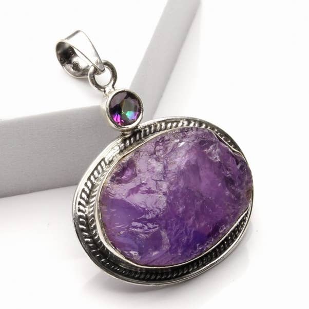 Améthyste brute avec gemme en pendentif en argent 925 pour la vente par UniArt