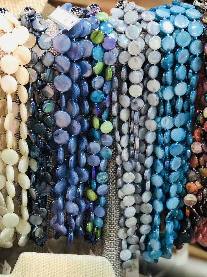 #802 -6 Strand Pärlemorhalsband för wholesale av Studio G