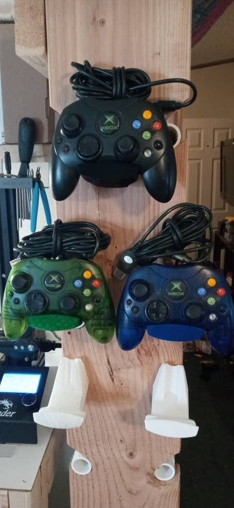 XALT 3D DESIGNS - Wholesale Wall Mounted Shelf - Xbox (OG) Controller S Wall Mount1