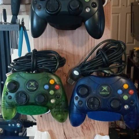XALT 3D DESIGNS - Wholesale Wall Mounted Shelf - Xbox (OG) Controller S Wall Mount1
