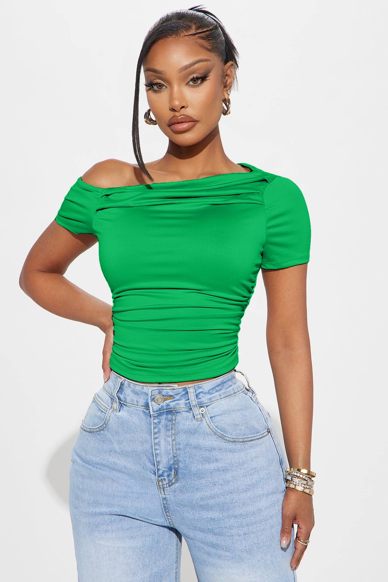 5besties inc – Engroshandel Strikket top - Dame – ASYMMETRISK SKULDER RYNKET TOP0