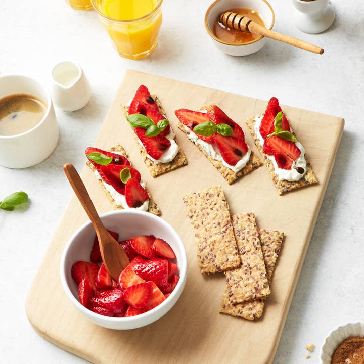 Hungry Bird Eats - Wholesale Crackers - Multi-Seeds + Oregano - Nordic Crisps Box4