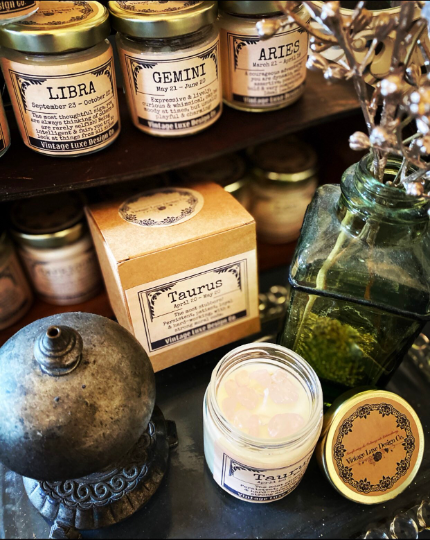 Vintage Luxe Design Co. - Vendita all'ingrosso Candela in vasetto - Taurus Zodiac Horoscope - Candela in cera di soia con cristalli5