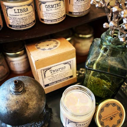 Vintage Luxe Design Co. - Vendita all'ingrosso Candela in vasetto - Taurus Zodiac Horoscope - Candela in cera di soia con cristalli5