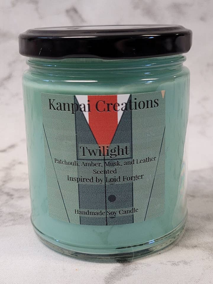 Bougie en forme de patchouli et de musc inspirée de l'anime Twilight pour la vente par Kanpai Creations