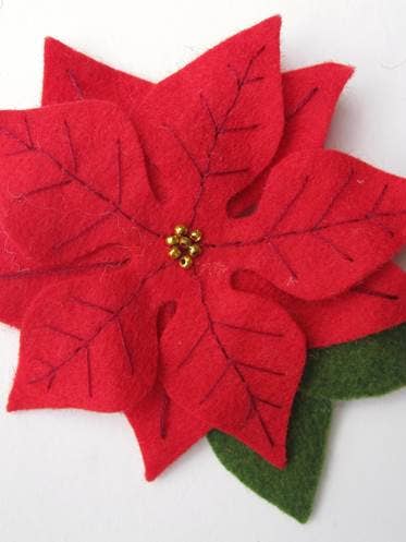 Broche Poinsettia pour la vente par Pea Soup