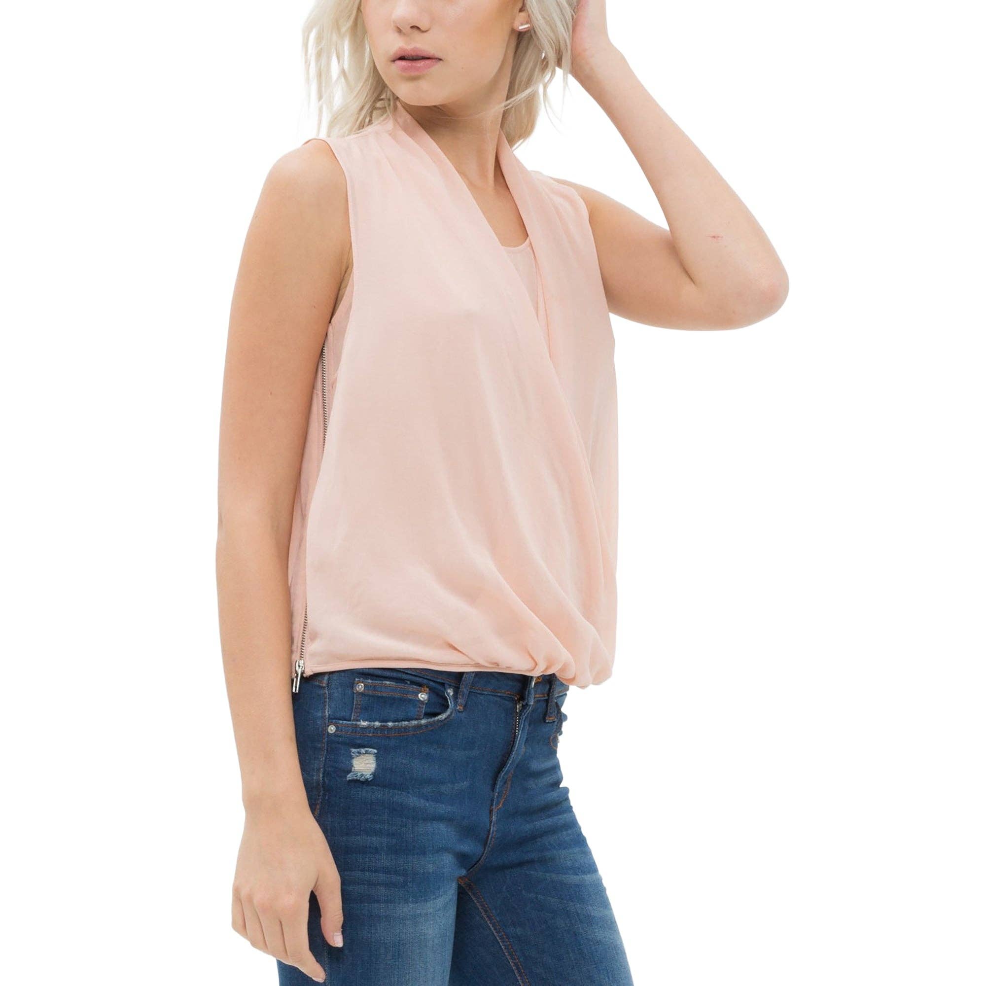 Blush Blusa sem mangas Ro & De Surplice em blush para venda a revendedores na Faire2