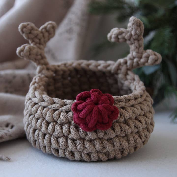 Weihnachtskorb mit Rentier | Mokka für den Großhandel von Zuri House