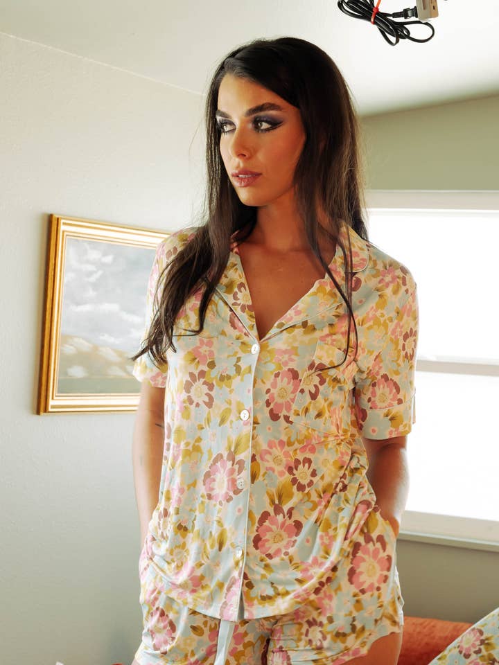 COLECCIÓN MODAL KILO BRAVA - FLORES PINTADAS - CONJUNTO DE PIJAMA CORTO para venta al por mayor de Kilo Brava