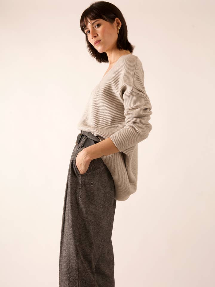 JULIA PARIS – wholesale Knitted jumper – Women′s – Ribbed knit V-neck sweater