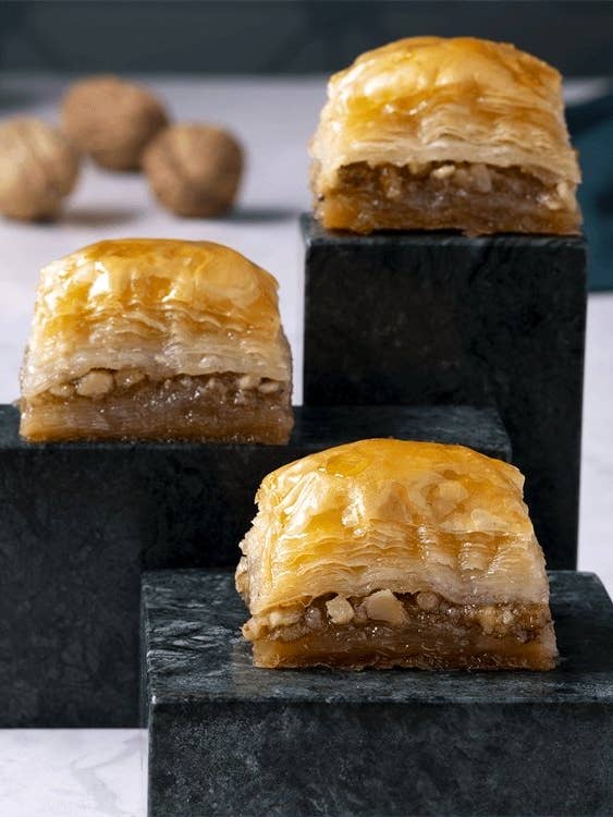 Karakoy Gulluoglu Tyrkisk Valnød Baklava Premium Halal for engroshandel hos Aladdin