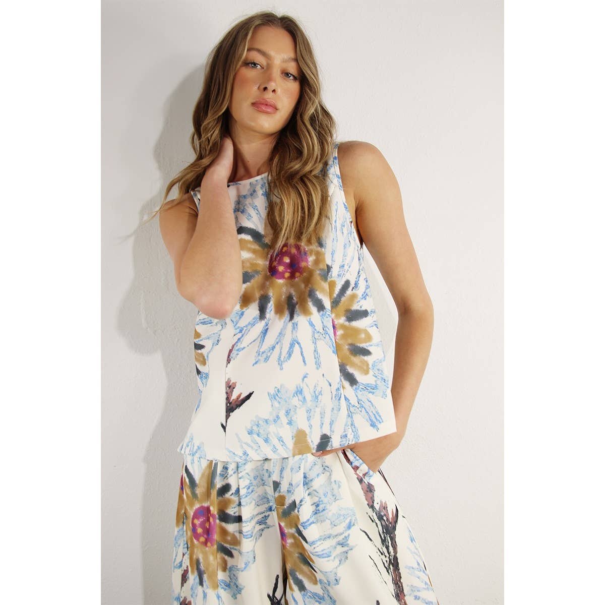 MULTI MOUWLOZE TOP- EN BROEKSET MET ZONNEBLOEMPRINT voor groothandel op Faire1